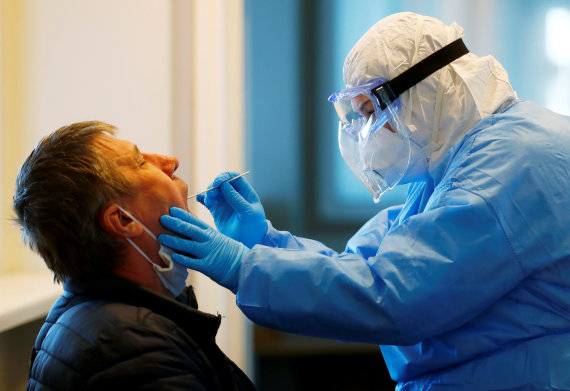 Reuters / Scanpix photo / Coronavirus test in Latvia
