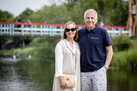 Photo of Lukas Balandis / 15min / Vygaudas Ušackas with his wife Loreta in Šventoji