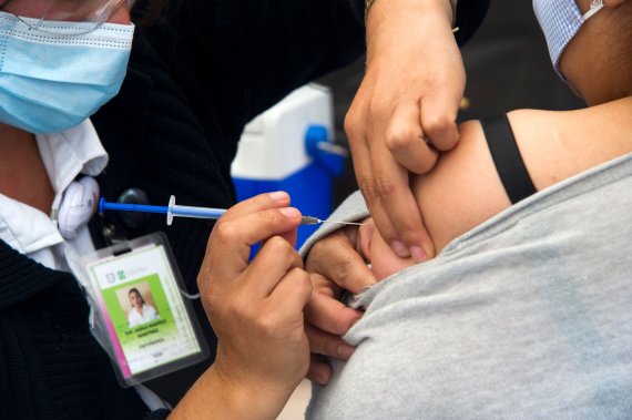 AFP / Scanpix photo / Influenza vaccine injection