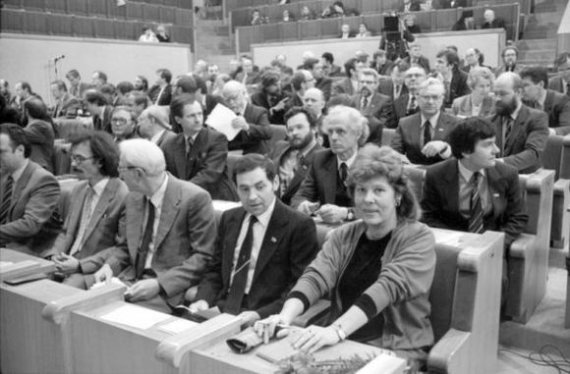Photo from the Archives of the Seimas / Algirdas Sabaliauskas, Paulius Lileikis, Jonas Juknevičius / First session of the Supreme Council of the Republic of Lithuania