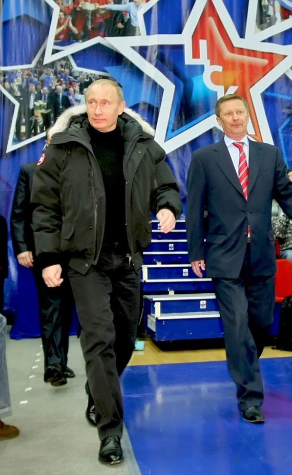 Reuters / Fot. Scanpix / Prezydent Rosji Władimir Putin i były szef jego administracji Siergiej Iwanow, przewodniczący Ligi Koszykówki VTB.