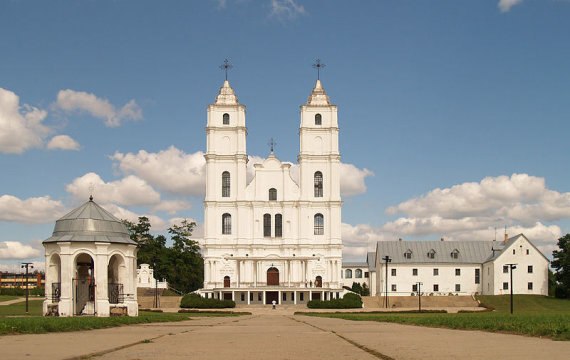 Photo from en.wikipedia.org/Agluona Basilica