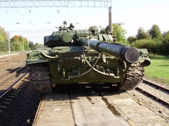 15min.lt skaitytojo nuotr./Ar dieną per Lietuvą vežti tankai neprivalėjo būti uždengti?