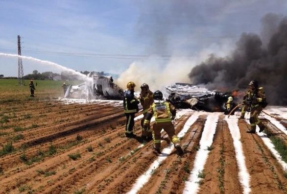 Twitter iliustr./Tarp Sevilijos oro uosto ir „Coca cola“ gamyklos nukrito karinis lėktuvas „Airbus A400M“