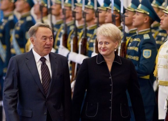 AFP/„Scanpix“ nuotr./Nursultanas Nazarbajevas ir Dalia Grybauskaitė