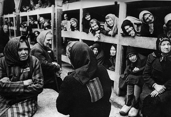 „Scanpix“ nuotr./Osvencimo koncentracijos stovyklos kalinės, 1945 m.