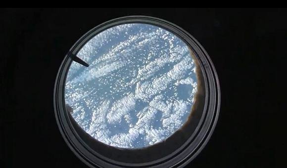 NASA nuotr./Vaizdas pro TKS iliuminatorių į Žemę