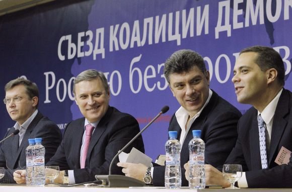 „Reuters“/„Scanpix“ nuotr./Naujosios partijos vadovai (iš kairės) – Vladimiras Ryžkovas, Michailas Kasjanovas, Borisas Nemcovas ir Vladimiras Milovas