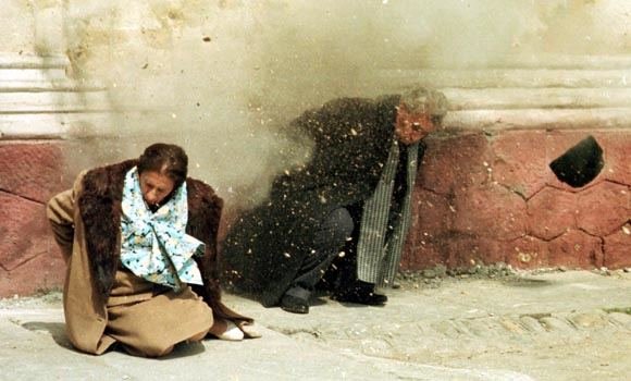 Wikipedia.org nuotr./Ceaușescu poros sušaudymas – kadras iš pasaulį apskriejusio vaizdo įrašo