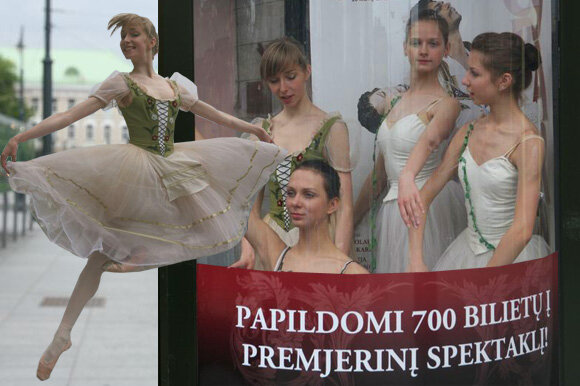 Alvydo Opulskio montažas/Maskvos Didžiojo teatro baletą „Korsaras“ reklamavo gyvos balerinos