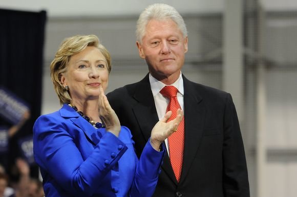 AFP/„Scanpix“ nuotr./JAV prezidentas Billas Clintonas su žmona Hillary Clinton