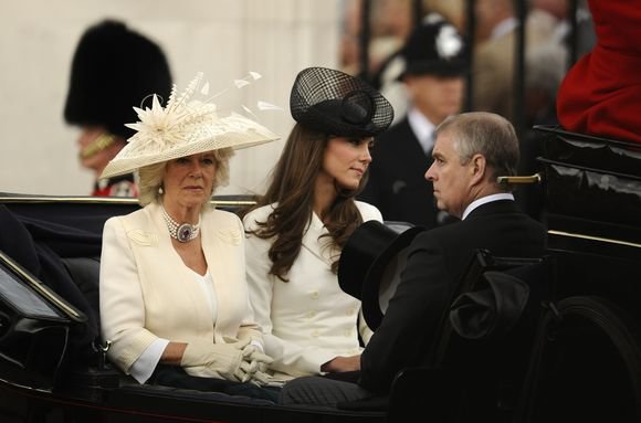 „Reuters“/„Scanpix“ nuotr./Princo Charleso žmona Camilla Parker-Bowles ir  Kembridžo hercogienė Catherine