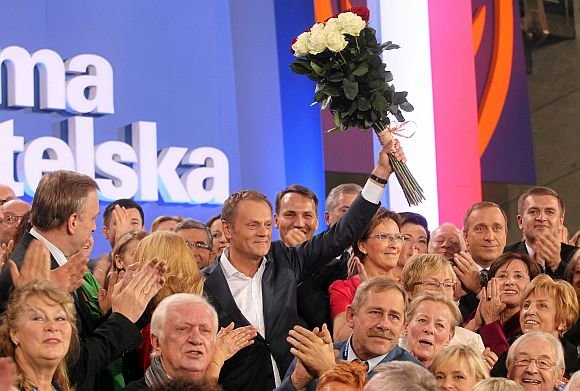 „Scanpix“ nuotr./Donaldas Tuskas džiaugiasi pergale rinkimuose