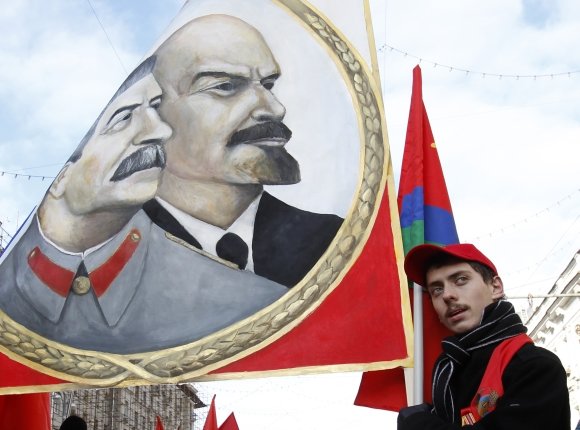 „Reuters“/„Scanpix“ nuotr./Komunistų eisena Maskvos gatvėmis