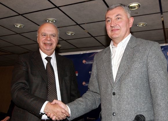 „Scanpix“ nuotr./FIBA Europos prezidentas G.Vassilakopoulas ir J.Kazlauskas.