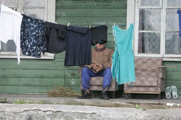Andriaus Ufarto/BFL nuotr./Lietuvoje sunku rasti miestelį ar didesnį kaimą, kurio centras nebūtų nuklotas dėvėtais drabužiais.