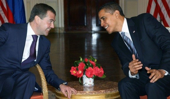AFP/„Scanpix“ nuotr./Dmitrijus Medvedevas ir Barackas Obama