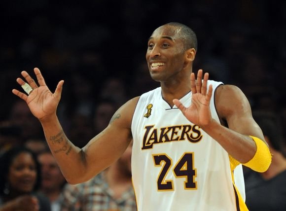 „Reuters“/„Scanpix“ nuotr./Kobe Bryantas džiaugiasi antrąja pergale NBA lygos finale