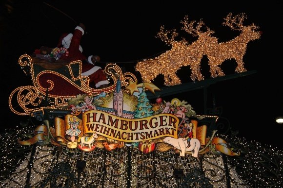 15min.lt skaitytojos Ilonos nuotr./Kalėdų nuotaikos Hamburge pasklinda jau gruodžio pradžioje, kai miesto Rotušės aikštėje pradeda šurmuliuoti kalėdinė mugė.