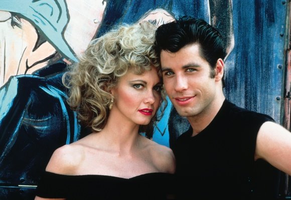 Kadras iš filmo/Miuziklo „Briliantinas“ žvaigždės – Olivia Newton-John ir Johnas Travolta.