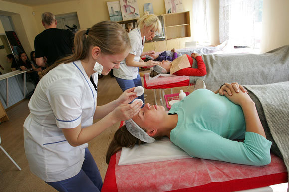 Aliaus Koroliovo nuotr./Profesinio mokymo centruose ruošiami ir masažo bei kitų SPA procedūrų specialistai.