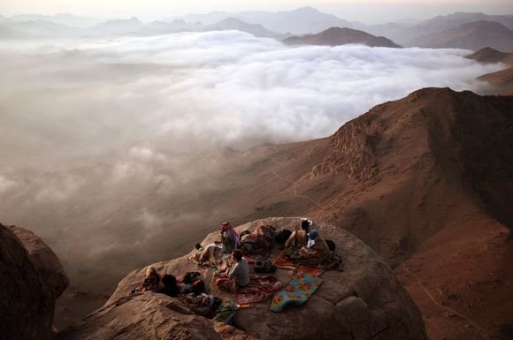 „Reuters“/„Scanpix“ nuotr./Saulėtekis ant Sinaujaus kalno