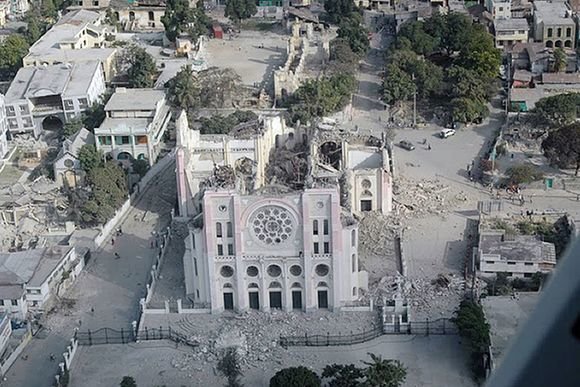 „Scanpix“ nuotr./Haičio sostinė po žemės drebėjimo