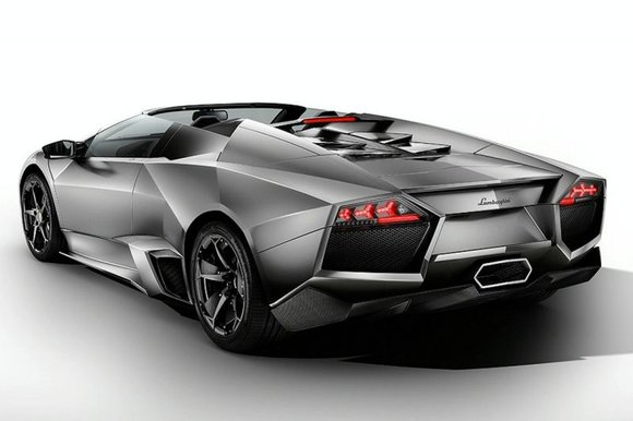 Gamintojo nuotr./„Lamborghini Reventon Roadster“ – reaktyvinis kabrioletas