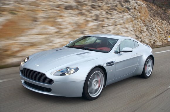 Gamintojo nuotr./Ženevoje pasirodys naujasis „Aston Martin V8 Vantage“