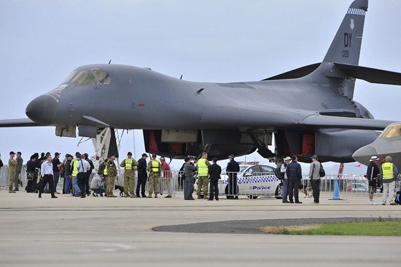 AFP/„Scanpix“ nuotr./JAV oro pajėgų „B-1“ bombonešis