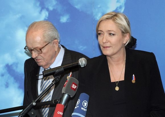 AFP/„Scanpix“ nuotr./ Jeanas-Marie Le Penas su savo dukterimi Marine