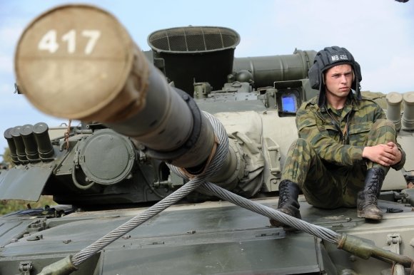 „Scanpix“ nuotr./Rusijos tankas T-80