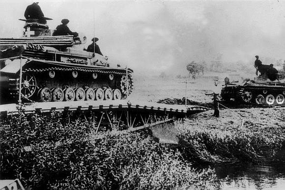 AFP/„Scanpix“ nuotr./Vokiečių tankai Lenkijoje 1939 metų rugsėjį