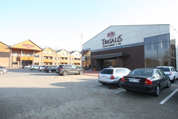 Juliaus Kalinsko/15min.lt nuotr./Sostinės valdžios atstovai salę Vilniaus savivaldybėje iškeitė į pramogų ir poilsio centrą „Trasalis“.