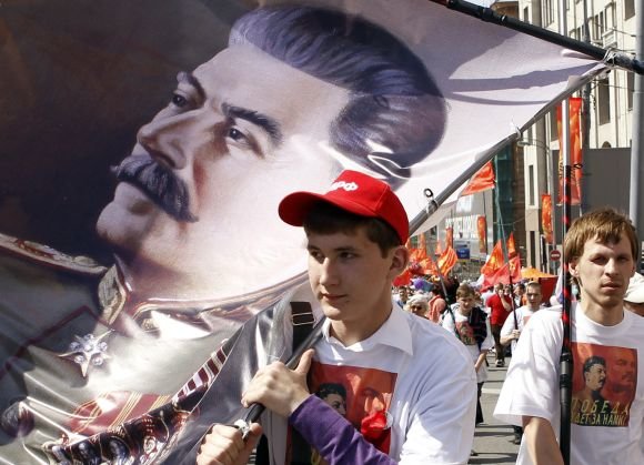 „Reuters“/„Scanpix“ nuotr./Stalino portretas gegužės 9 d. demonstracijoje