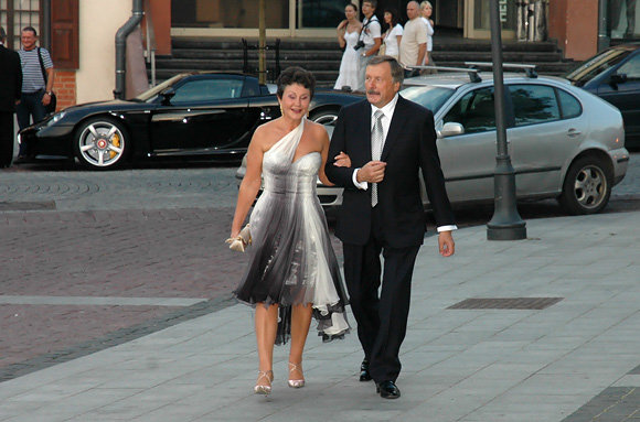 Andriaus Vaitkevičiaus/15min archyvo nuotr./Stasys Brundza su žmona 2008 m.