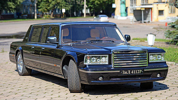 Autoblog iliustr./Kolekcininkams parduodamas V.Putinui pagamintas limuzinas ZIL-4112P