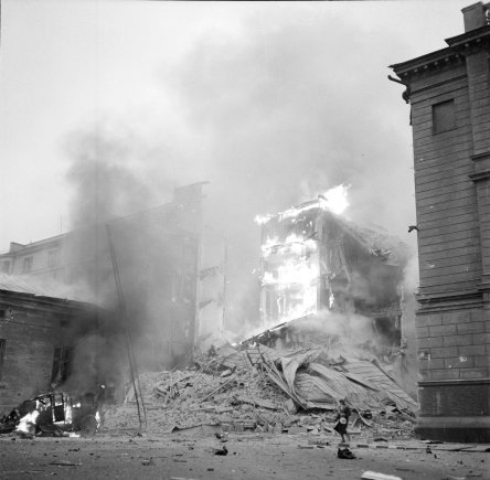 Gaisras Helsinkyje 1939 metų lapkritį po sovietų bombardavimo. Wikipedia nuotr.