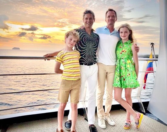 Instagram nuotr./Davidas Burtka ir Neilas Patrickas Harrisas su vaikais
