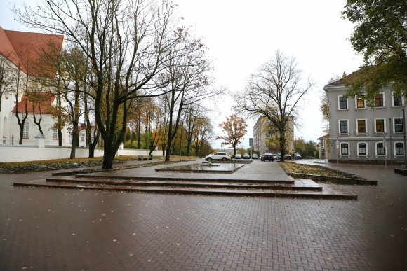 Šiaulių miesto savivaldybės nuotr./Sovietų karių kapai Šiaulių centre