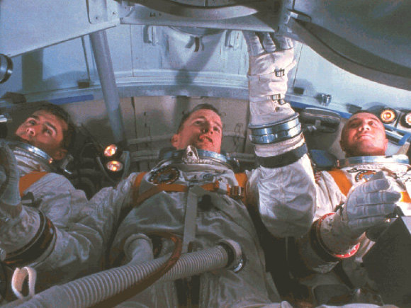 NASA nuotr./„Apollo 1“ įgula – Rogeris B.Chaffee, Edas White'as ir Virgilas Grissomas – treniruotės metu. 1967 m. sausio 19 d.