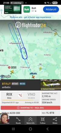 Ekrano nuotr./Penktadienį keli lėktuvai virš Vilniaus oro uosto suko ratus.