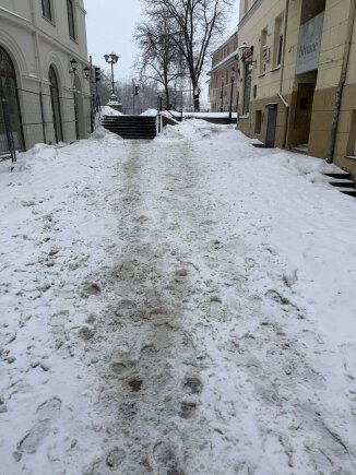 15min.lt skaitytojo nuotr./Siaurose senamiesčio gatvėlėse trečiadienį šaligatviai buvo neišbrendami