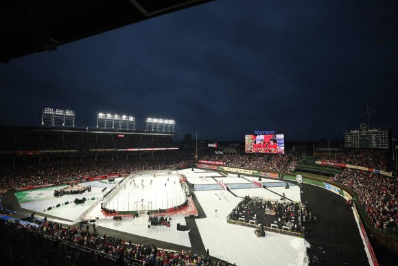„Scanpix“ nuotr./Šiemetinė NHL „Winter Classic“ vyko Čikagos „Wrigley Field“ stadione
