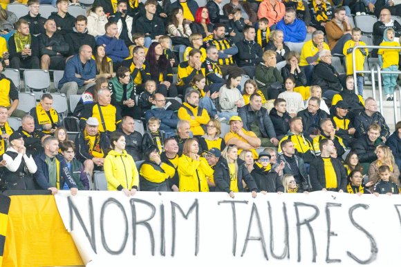 nuotr. futbolo akademija „Šiauliai“/„Šiaulių“ sirgalių plakatas 