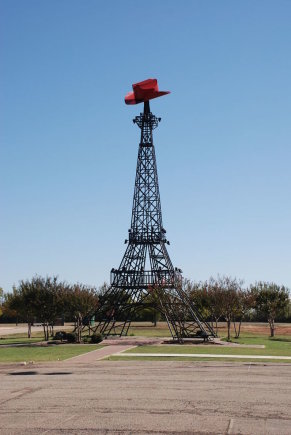 Wikimedia Commons nuotr./Eifelio bokštas Paryžiuje, kuris yra Teksase