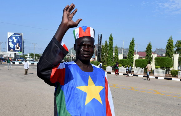 „Reuters“/„Scanpix“ nuotr./Pietų sudanietis, pasipuošęs šalies vėliavos spalvomis