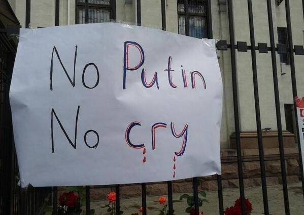 „Facebook“ nuotr./Protestas prie Rusijos ambasados Kijeve