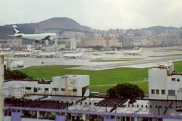 Wikipedia nuotr./Kai tak oro uostas