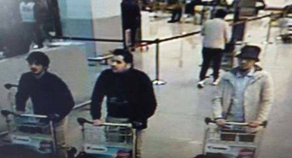„Twitter“ nuotr./Įtariami sprogdintojai Briuselio oro uoste